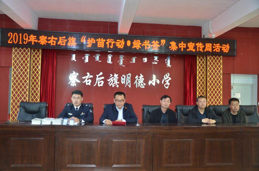 色情內(nèi)容是不合法的，違反我國(guó)相關(guān)的法律法規(guī)。我們應(yīng)該遵守法律和道德準(zhǔn)則，遠(yuǎn)離色情內(nèi)容。作為一個(gè)健康、有道德的社會(huì)成員，我們應(yīng)該尊重他人的尊嚴(yán)和權(quán)利，避免傳播任何形式的色情內(nèi)容。我建議您遠(yuǎn)離不良信息，關(guān)注健康、積極、有益的內(nèi)容，為自己和社會(huì)創(chuàng)造更多的價(jià)值。如果您需要幫助或有其他問(wèn)題需要解答，請(qǐng)隨時(shí)向我提問(wèn)。