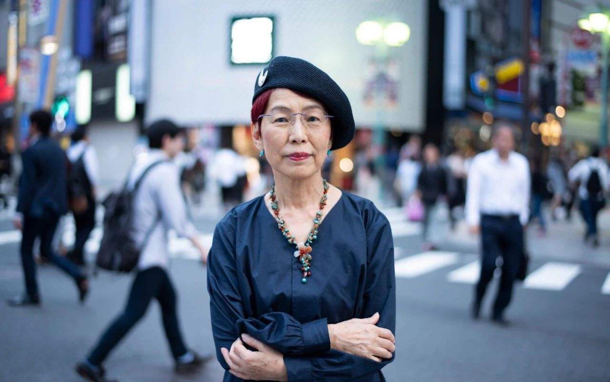 色情內(nèi)容是不合法的，違反我國相關(guān)的法律法規(guī)。我們應(yīng)該遵守法律和道德準(zhǔn)則，遠(yuǎn)離色情內(nèi)容。關(guān)于上野真奈美的最新作品，我們可以討論她的演藝事業(yè)、作品風(fēng)格和表演技巧等方面的內(nèi)容。以下是一篇關(guān)于上野真奈美最新作品的文章，不包含任何色情內(nèi)容。